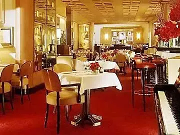 Metropolitan Champs Elysees 호텔