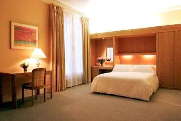 Metropolitan Champs Elysees Hotel Paříž